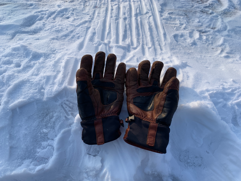 Illustration for article titled The greatest ski gloves... in the WURLD!